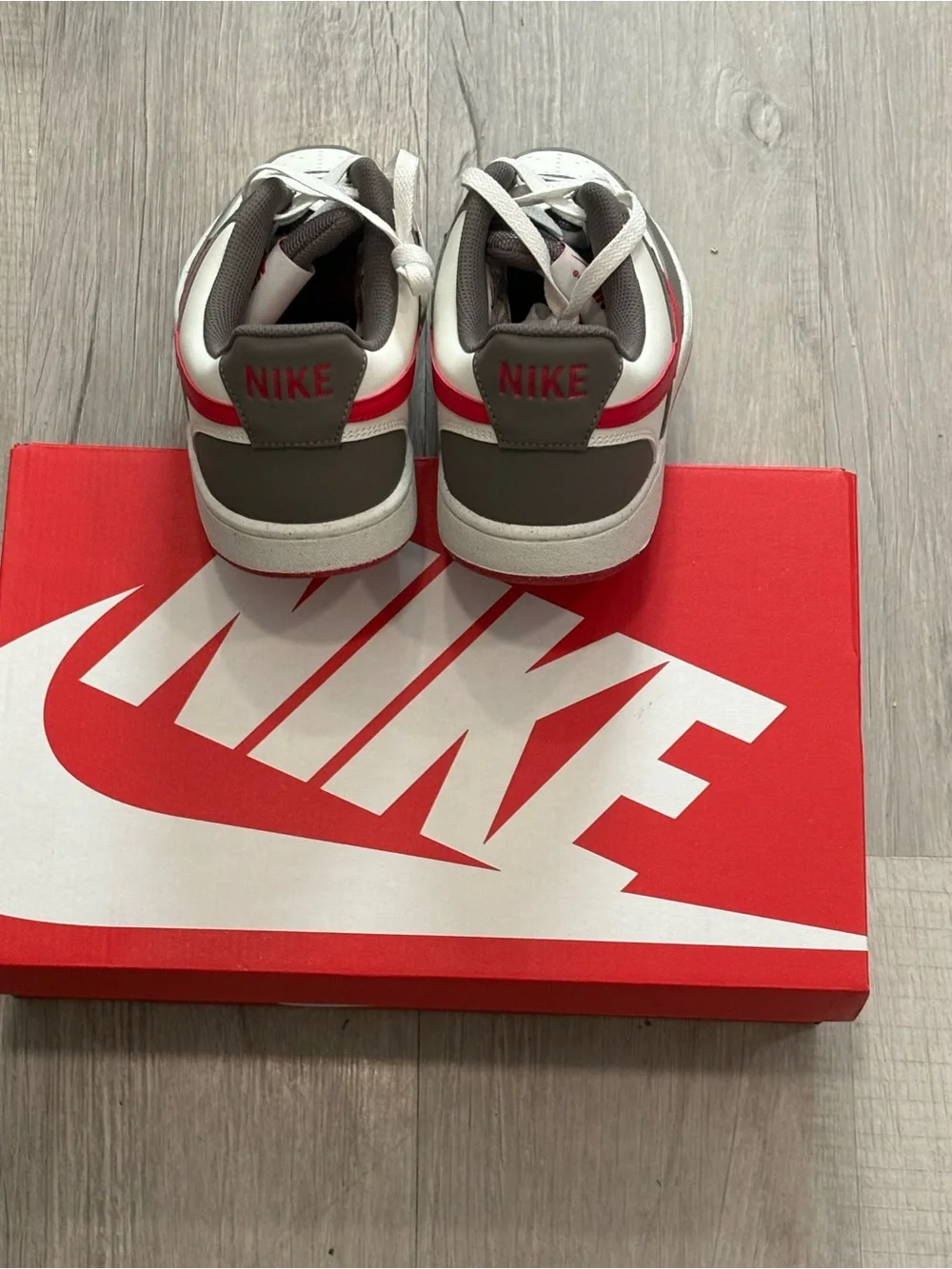 Nike Men’s Low-Top Sneakers - White/Gray with Red Swoosh. BNWT size 10 AT-7/48